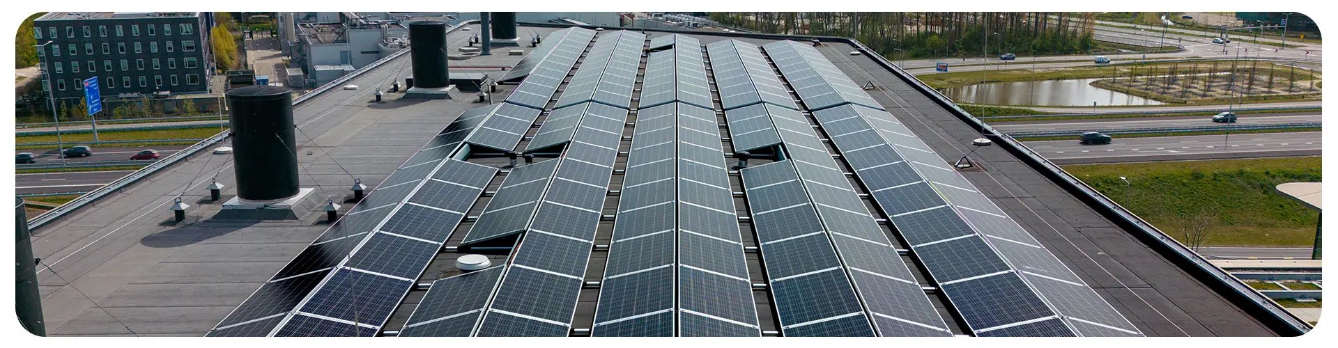 Geração própria ou energia por assinatura? Entenda os benefícios de cada solução